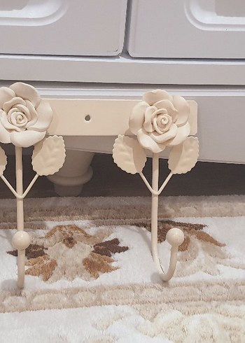 krem renk Çiçekli ferforje Askı