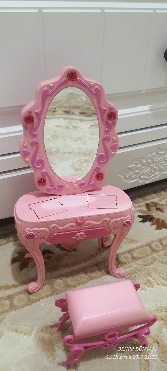 barbie bebek makyaj masasi - Görsel 3