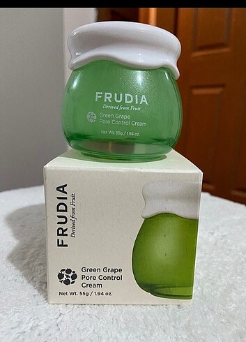 Gözenek kremi Frudia