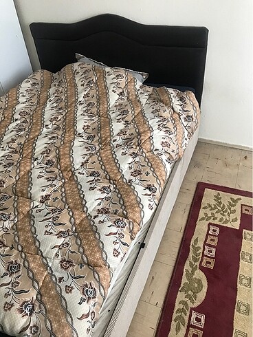 Çift kişilik baza başlık yatak