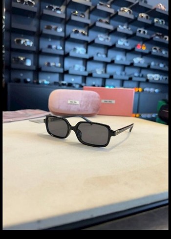 Miu Miu Klasik Siyah Street Wear Kadın Güneş Gözlüğü