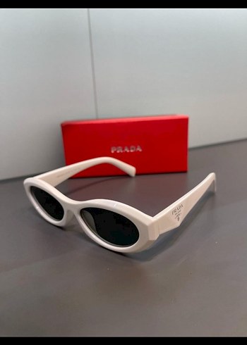 Prada Beyaz Kürklü Sokak Stili Kadın Gözlüğü