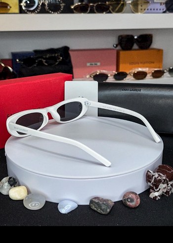 Beyaz Minimalist Kadın Güneş Gözlüğü - Görsel 3