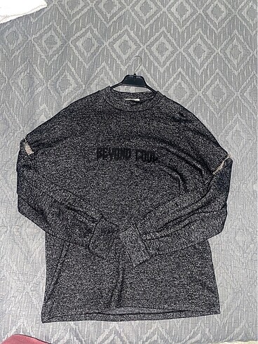 gri/beyaz yazılı sweat kumaşında üst