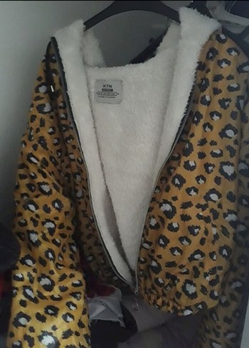Kürk Detaylı Leopar Desenli Kadın Mont