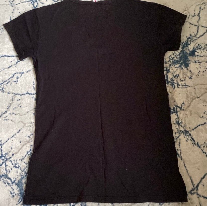 Dantel Detaylı Siyah Kelebek Desenli Tişört - Görsel 3