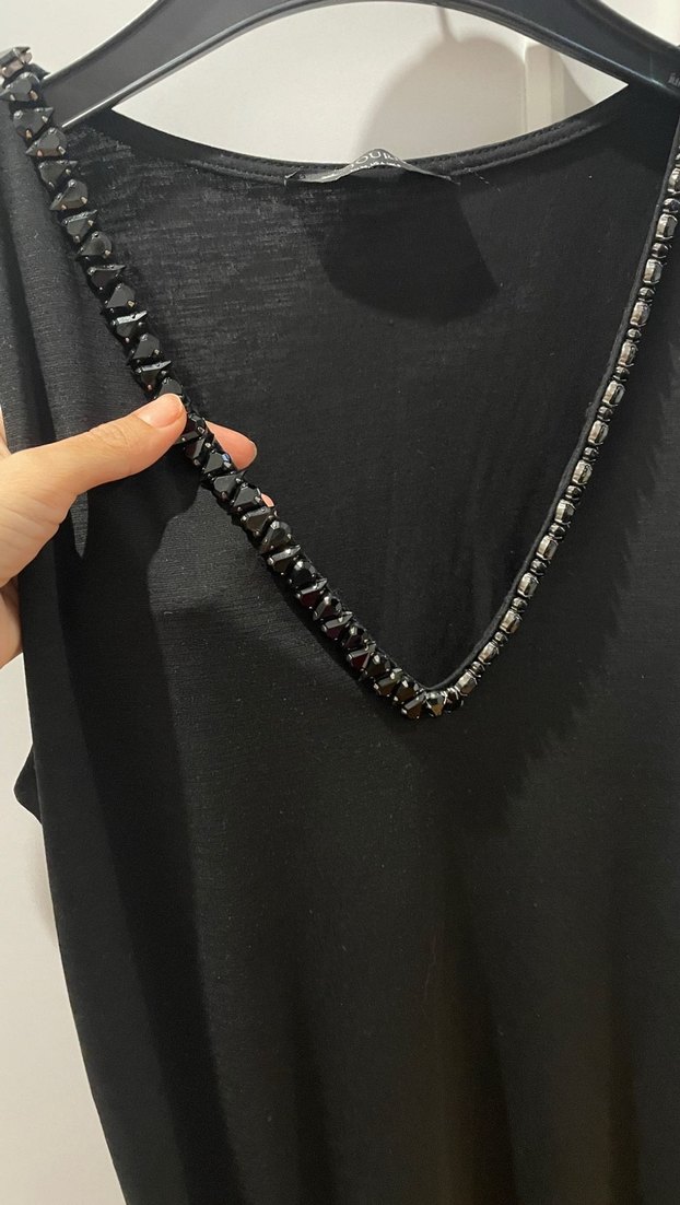 Taş Detaylı Siyah V Yakalı Kadın Bluz - Görsel 2