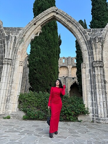 Kırmızı elbise