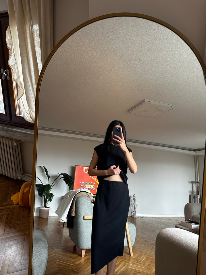 Siyah Yüksek Yakalı Kolsuz takım - Görsel 3