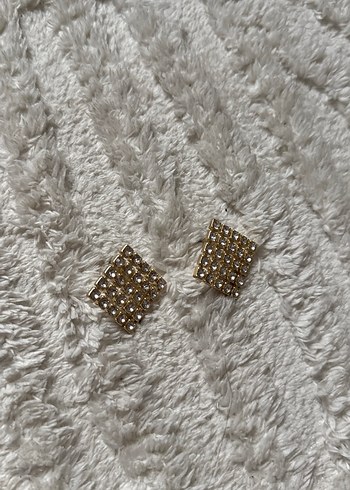 Altın Renkli Payetli Nakışlı Midi Küpe - Görsel 2