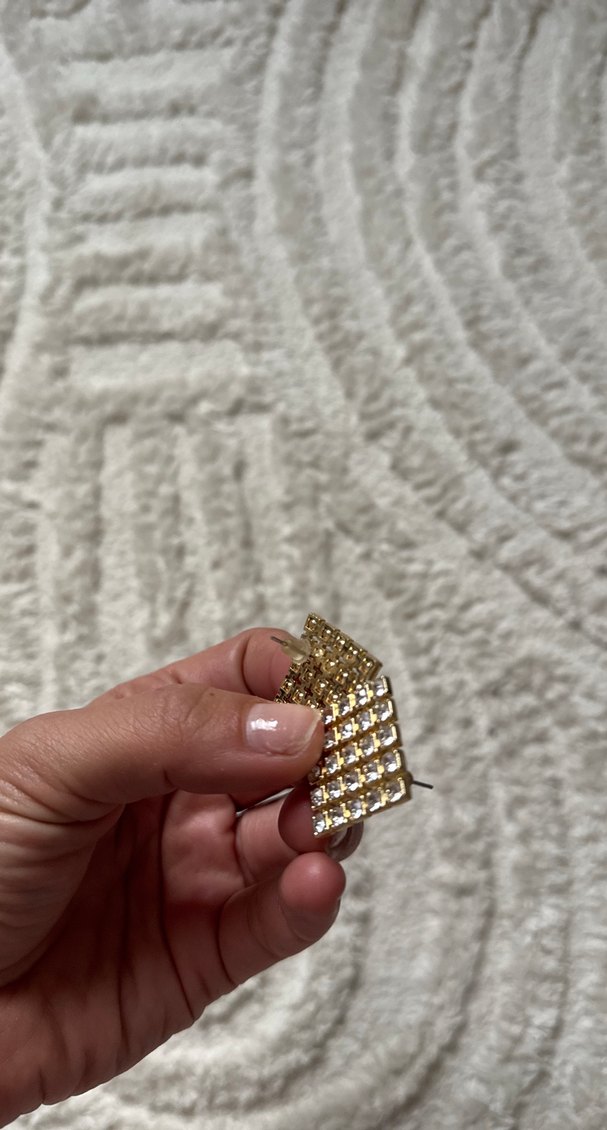 Altın Renkli Payetli Nakışlı Midi Küpe - Görsel 4