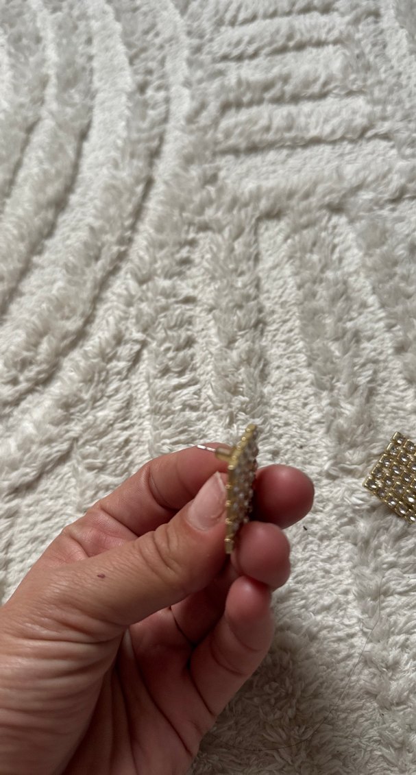 Altın Renkli Payetli Nakışlı Midi Küpe - Görsel 3