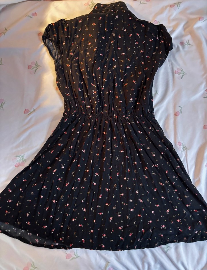 Y2K V Yaka Siyah Desenli Mini Elbise - Görsel 4