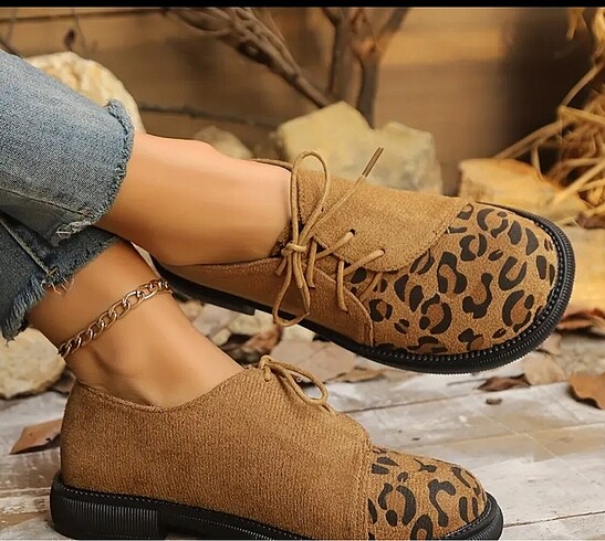 Leopar desenli ayakkabı