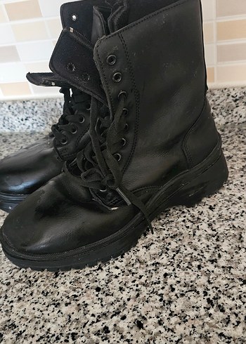Kadın Siyah Deri Bağcıklı Goth Botlar