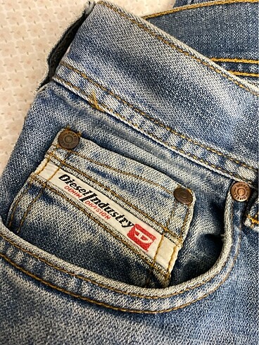 Diesel dusuk bel mavı jean