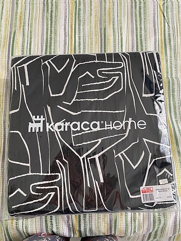 Karaca yatak örtüsü