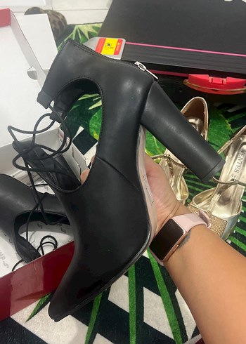 39 Beden Siyah Tokalı Gotik Topuklu Kadın Ayakkabı