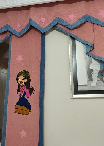 Pembe Pop Kültür Baskılı Perde - Görsel 2