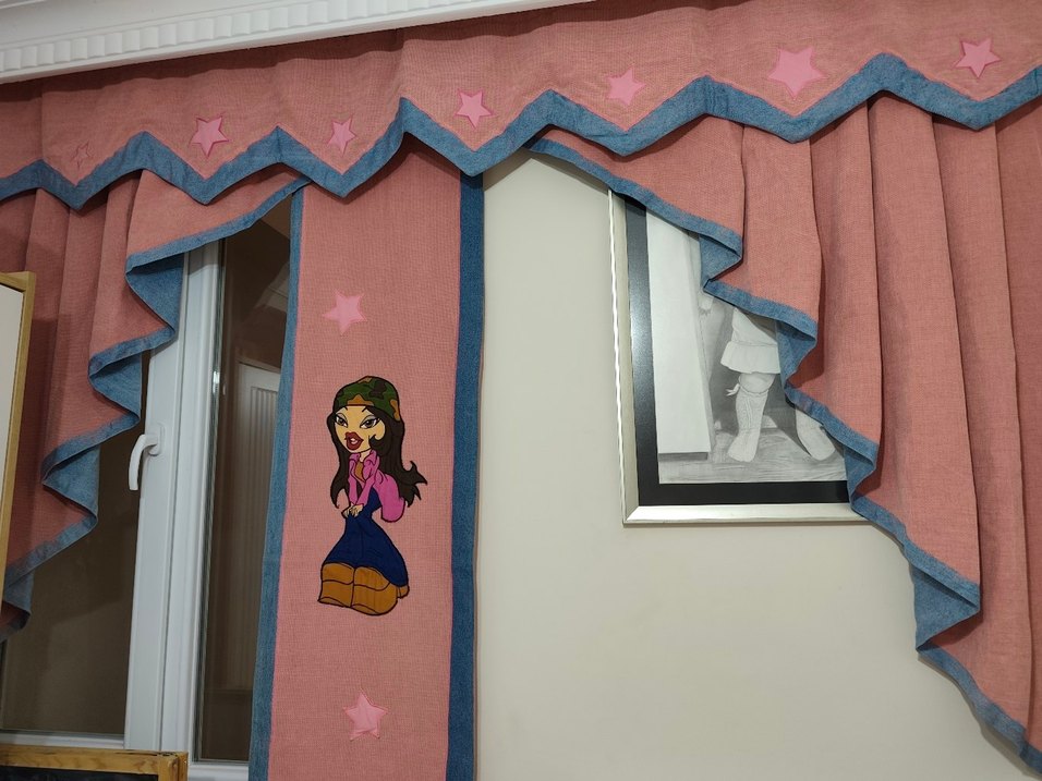 Pembe Pop Kültür Baskılı Perde - Görsel 2