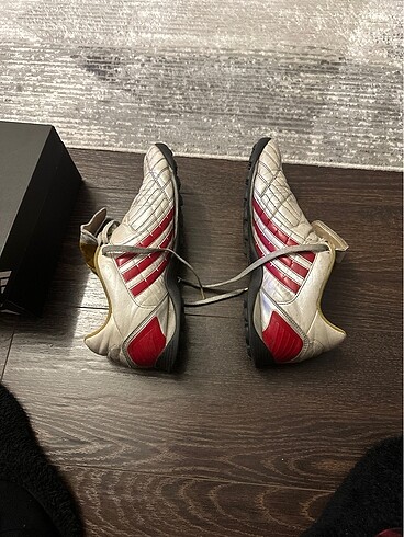 45 Beden beyaz Renk Adidas 451/3 no halı saha ayakkabısı
