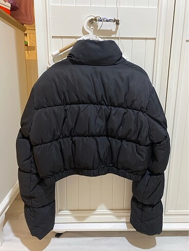 s Beden siyah Renk H&M Siyah kısa şişme Mont