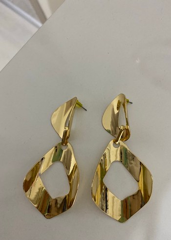 Zincir Detaylı Altın Renk Midi Küpe - Görsel 2