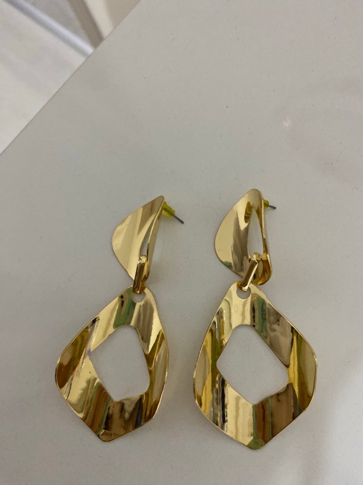 Zincir Detaylı Altın Renk Midi Küpe - Görsel 2