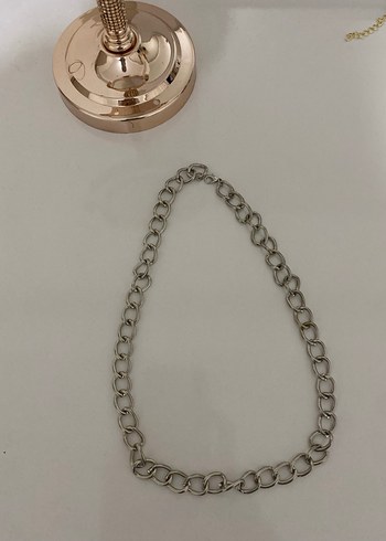 Zincir Detaylı Altın Rengi Midi Kolye - Görsel 2