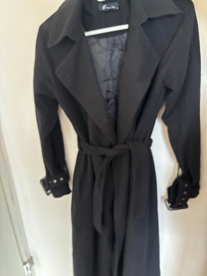 Siyah Kuşaklı Kadın Kaban - Görsel 2