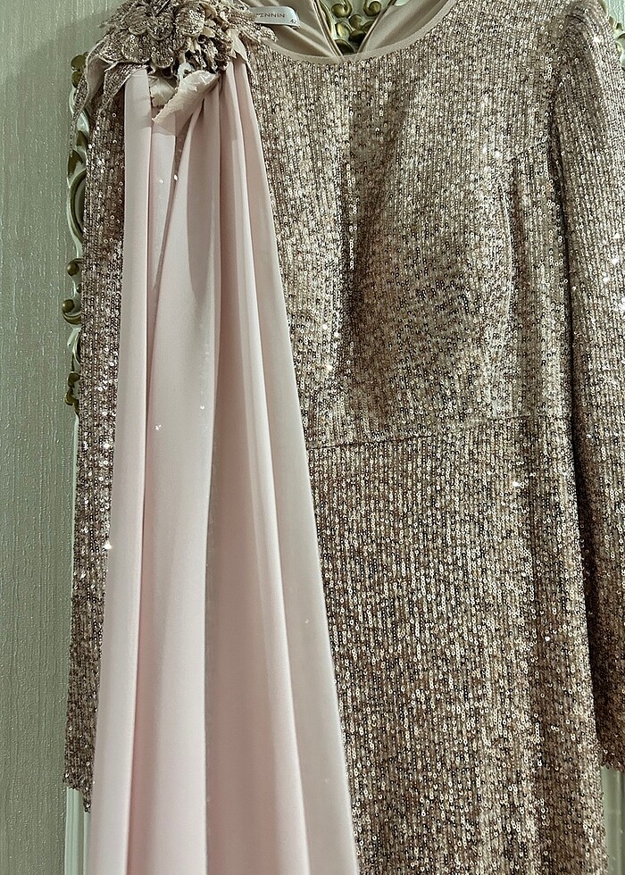 PUDRA PELERİNLİ OMUZ DETAYLI ABİYE - Görsel 3