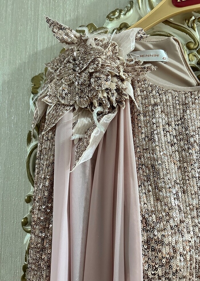 PUDRA PELERİNLİ OMUZ DETAYLI ABİYE - Görsel 5