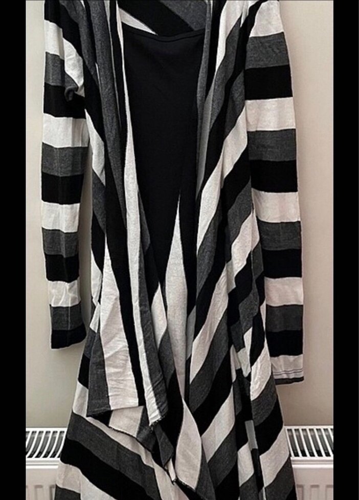 Zikzak Siyah Beyaz Çizgili Elbise - Görsel 3