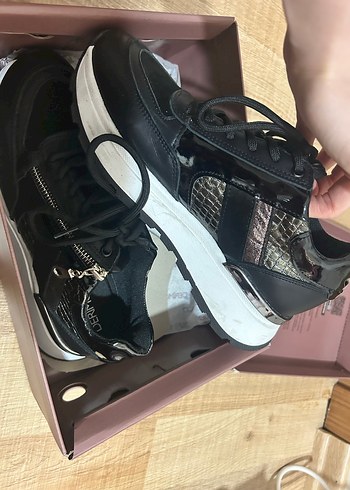 Derimod Kadın Siyah Yılan Desenli Platform Spor Ayakkabı - Görsel 2