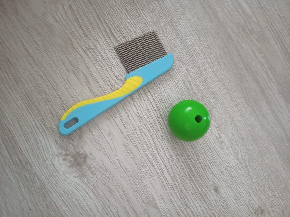 Renkli Kedi Tüyü Tarağı ve Top Oyuncak - Görsel 2