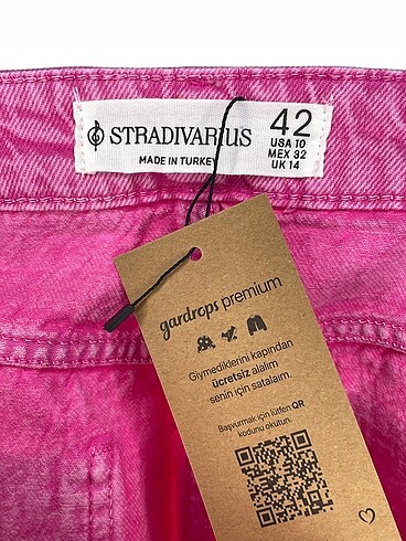 42 Beden pembe Renk Stradivarius Mini Şort %70 İndirimli.