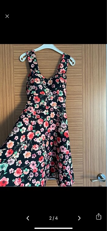 Çiçekli elbise