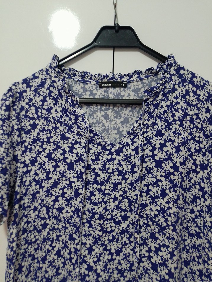 Mavi V Yaka Kısa Kollu Mini Elbise - Görsel 2