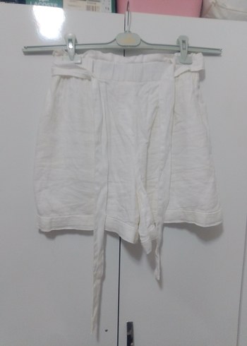 Beyaz Keten Kemerli Mini Şort - Görsel 3