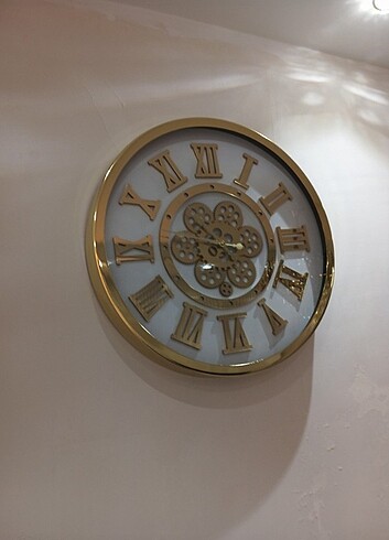 Gold metal çarklı saat