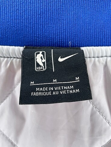 m Beden kırmızı Renk Nike Ceket %70 İndirimli.