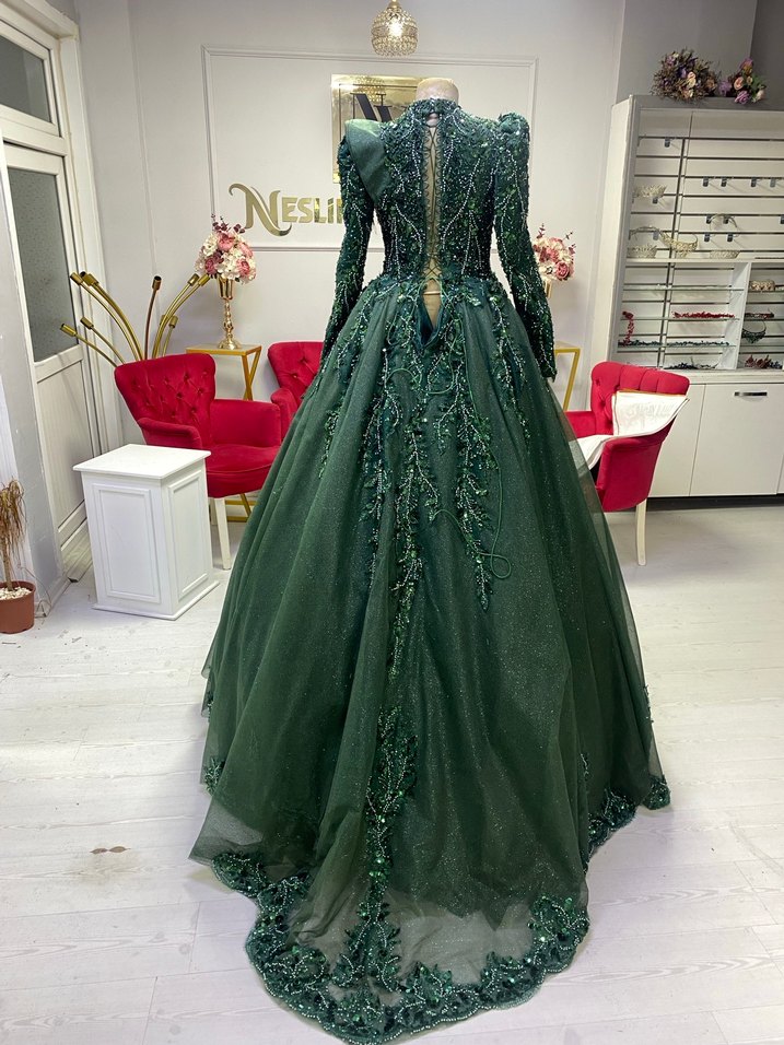 Simli dantel işlemeli omuz detaylı nişanlık - Görsel 4