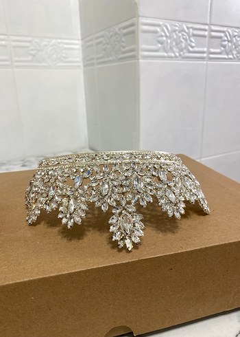 Parlak Beyaz Payetli Düğün Tacı - Görsel 3