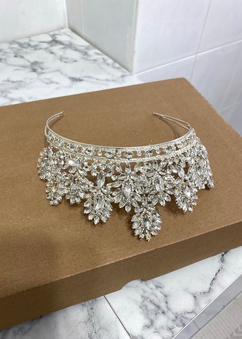 Parlak Beyaz Payetli Düğün Tacı - Görsel 4