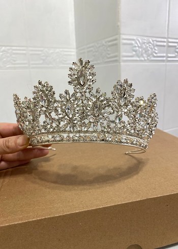 Parlak Beyaz Payetli Düğün Tacı - Görsel 2