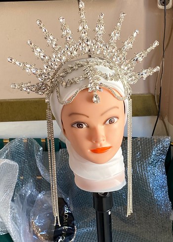 Gümüş Işıltılı Beyaz Avant-Garde Gelin Tacı - Görsel 2