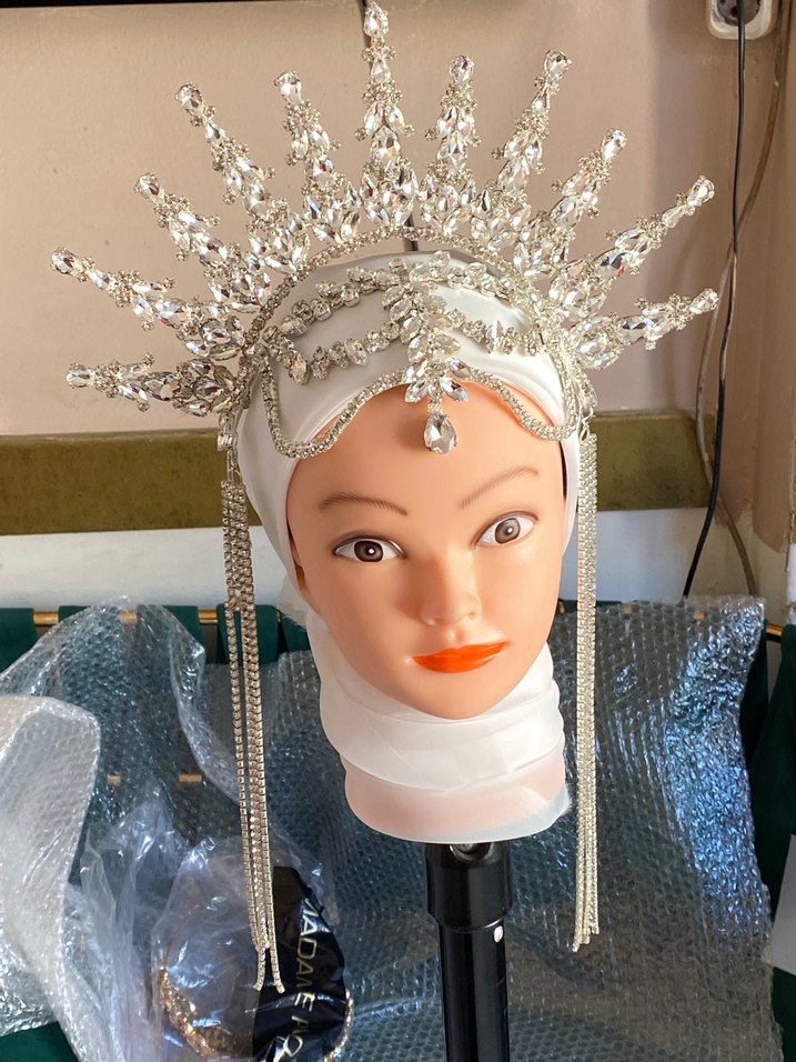 Gümüş Işıltılı Beyaz Avant-Garde Gelin Tacı - Görsel 2