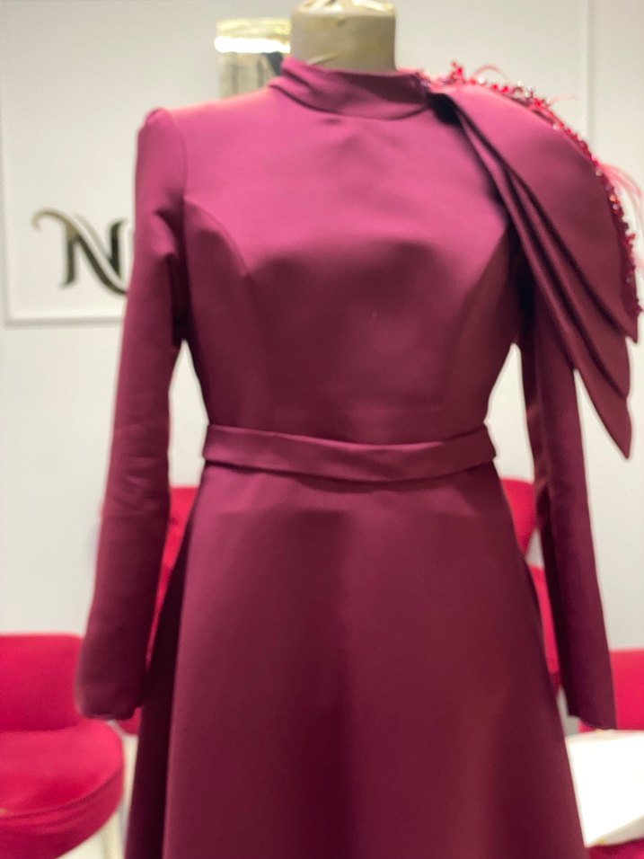 Bordo Uzun Kollu omuz detaylı tasarım elbise - Görsel 2