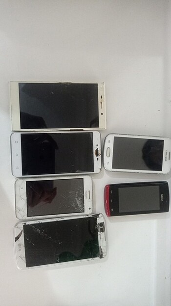 Çeşitli telefonlar