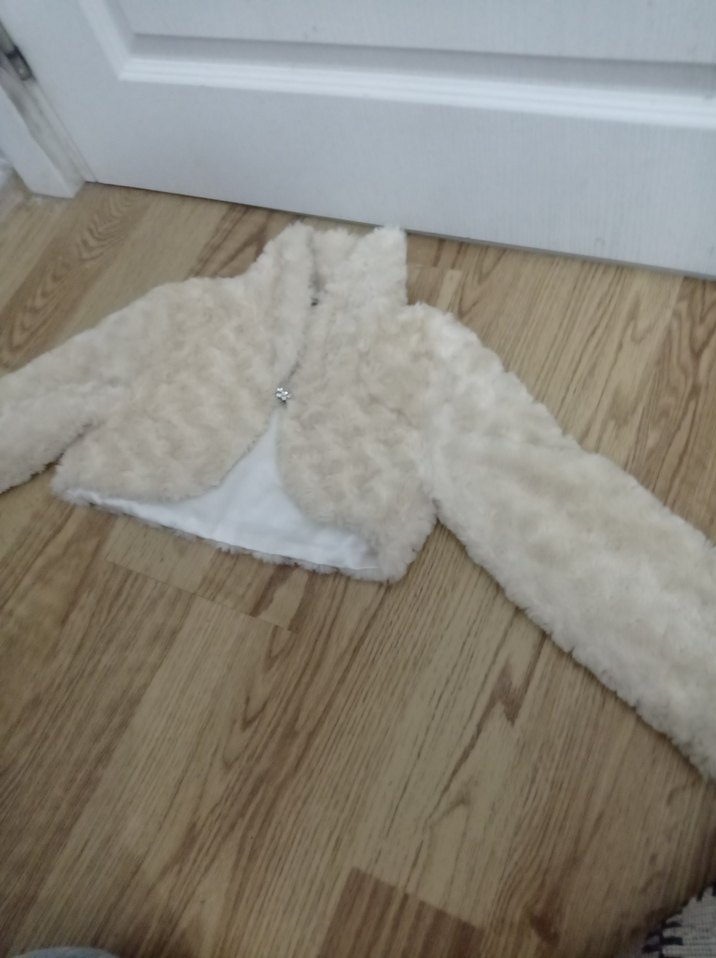 Kız Çocuk Beyaz Kürklü Bolero - Görsel 2